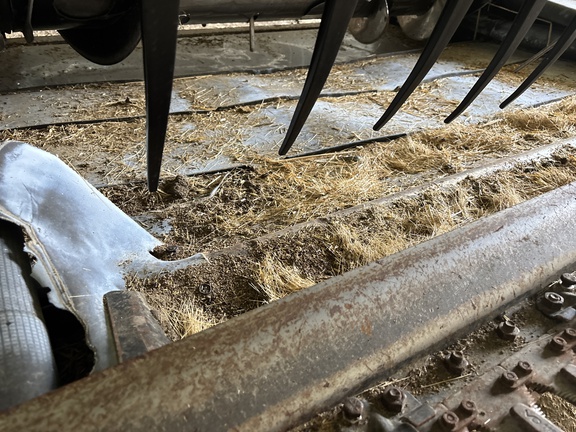 2016 MacDon FD75-40 Header Combine