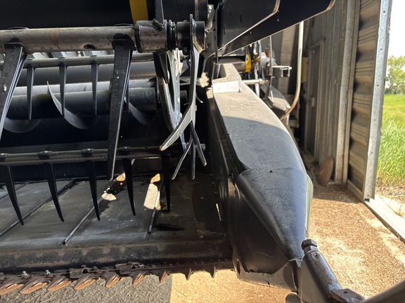 2016 MacDon FD75-40 Header Combine