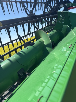 2022 John Deere HD40R Header Combine