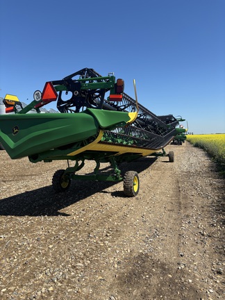 2022 John Deere HD40R Header Combine
