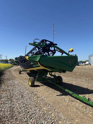 2022 John Deere HD40R Header Combine