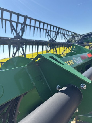 2022 John Deere HD40R Header Combine