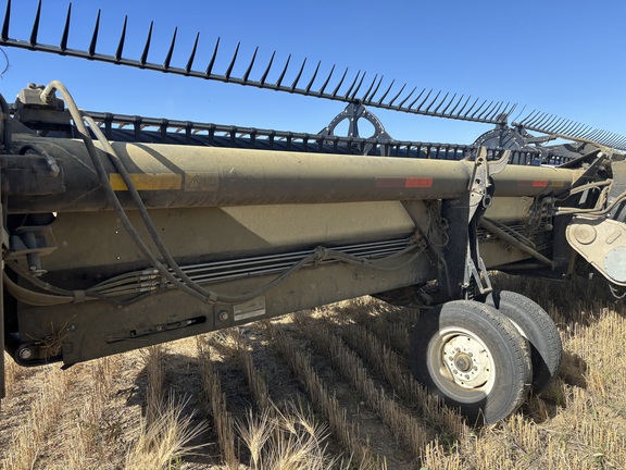2015 MacDon FD75-40 Header Combine