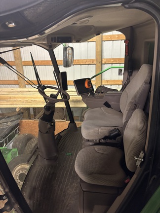 2017 John Deere S690 Combine