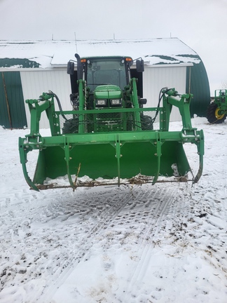 2016 John Deere 6135E Tractor