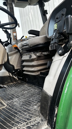 2016 John Deere 6135E Tractor