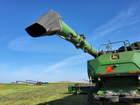 2022 John Deere X9 1000 Combine