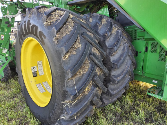 2022 John Deere X9 1000 Combine