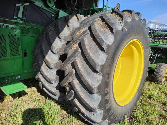 2022 John Deere X9 1000 Combine