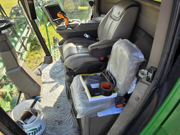 2022 John Deere X9 1000 Combine