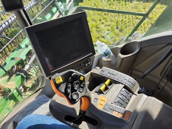 2022 John Deere X9 1000 Combine