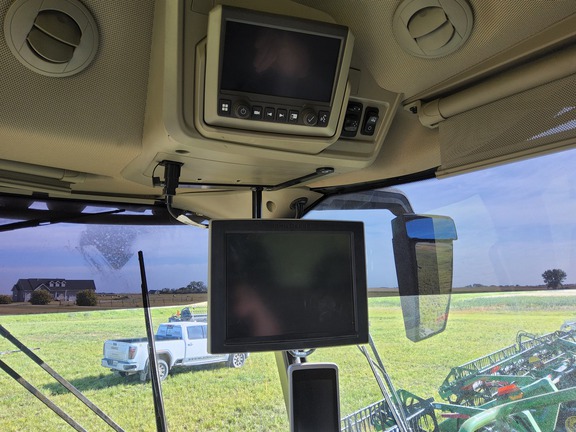2022 John Deere X9 1000 Combine