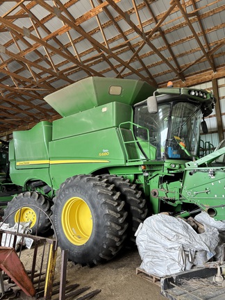 2015 John Deere S680 Combine