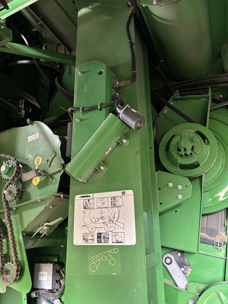 2015 John Deere S680 Combine