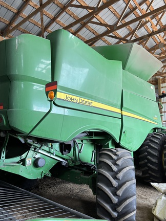 2015 John Deere S680 Combine