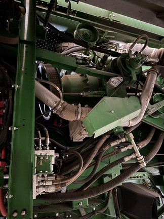2015 John Deere S680 Combine
