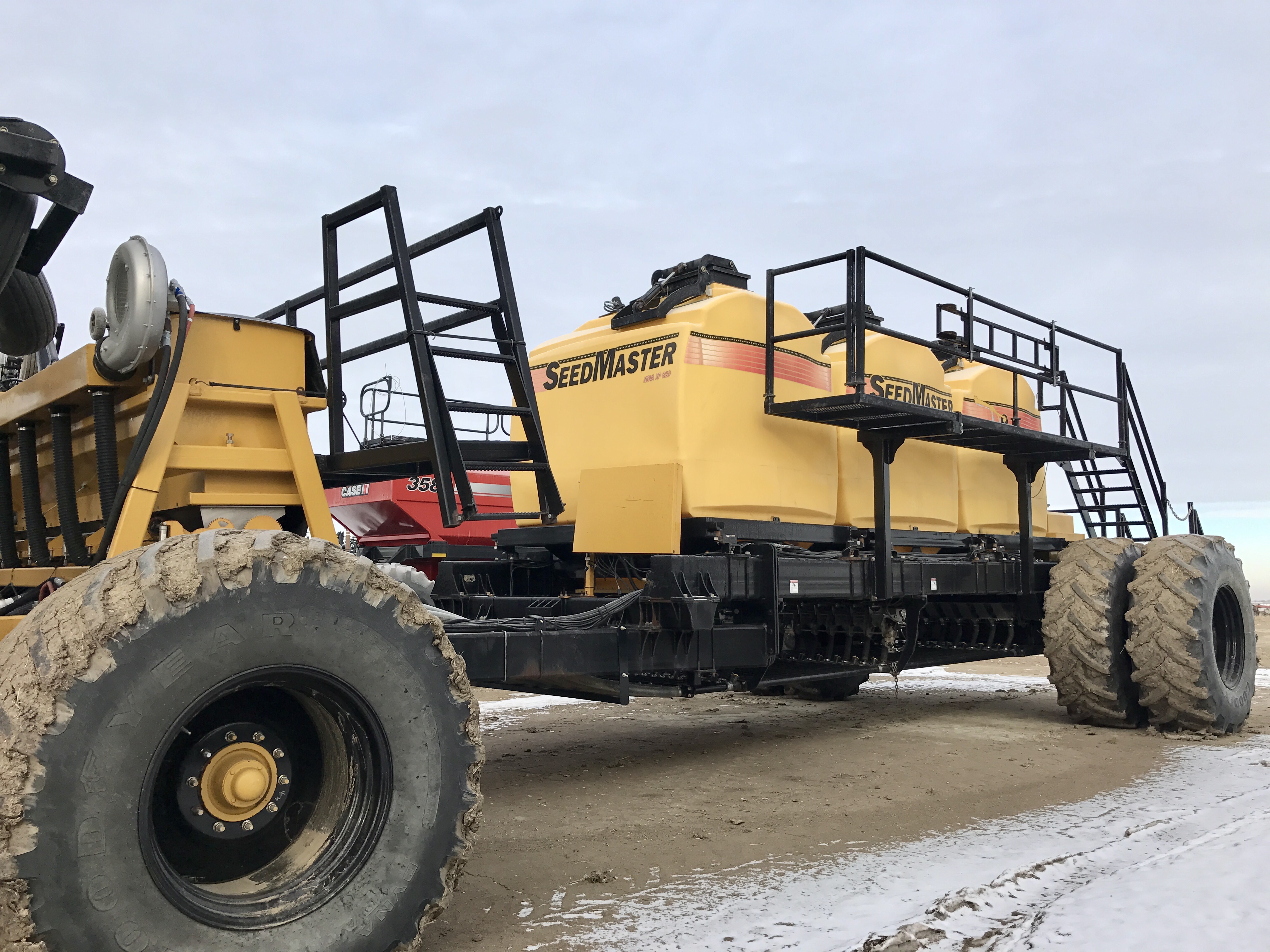 2012 Seed Master 80' double shoot with 820 Cart, 40 on board Air Drill