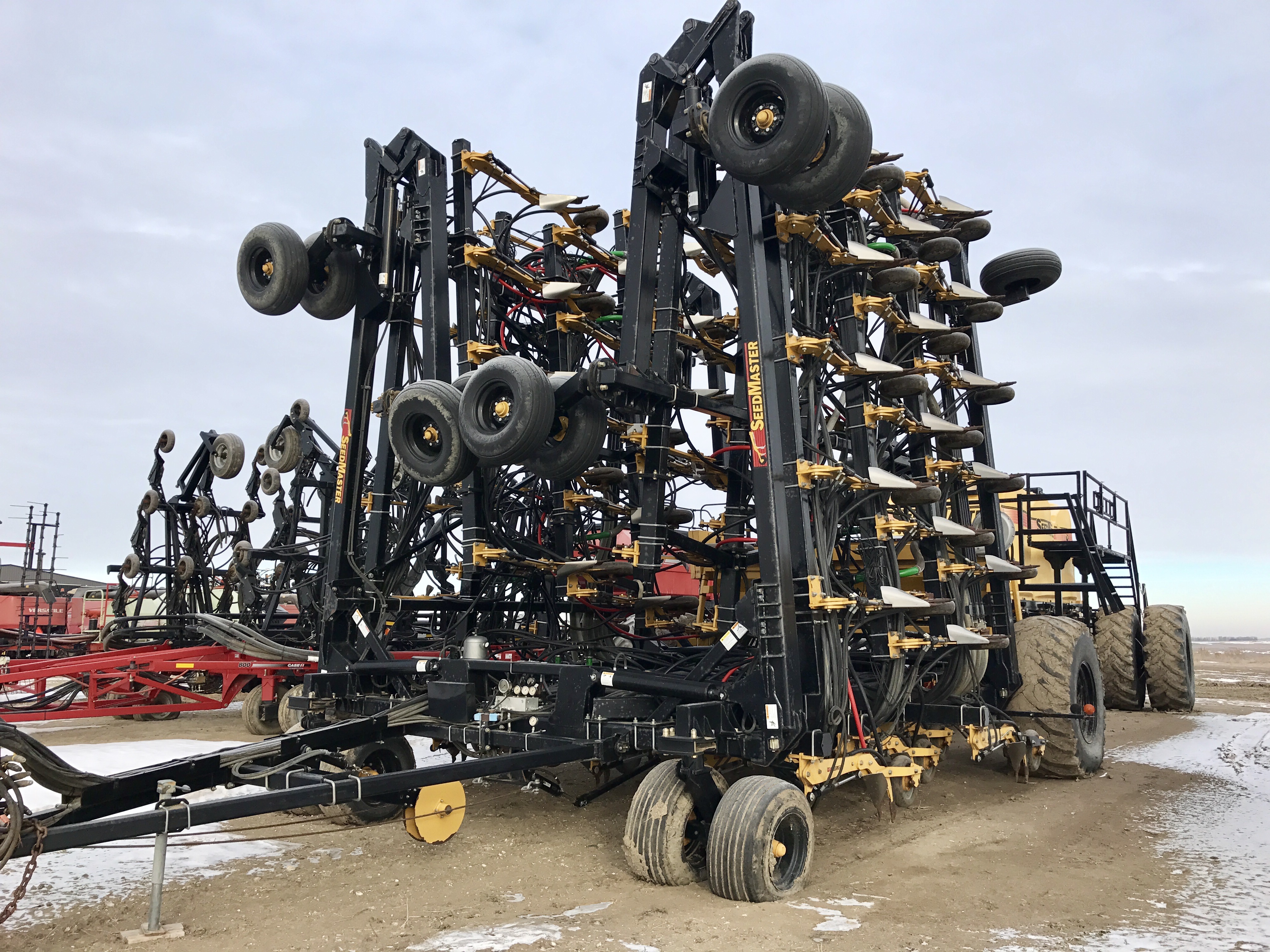 2012 Seed Master 80' double shoot with 820 Cart, 40 on board Air Drill