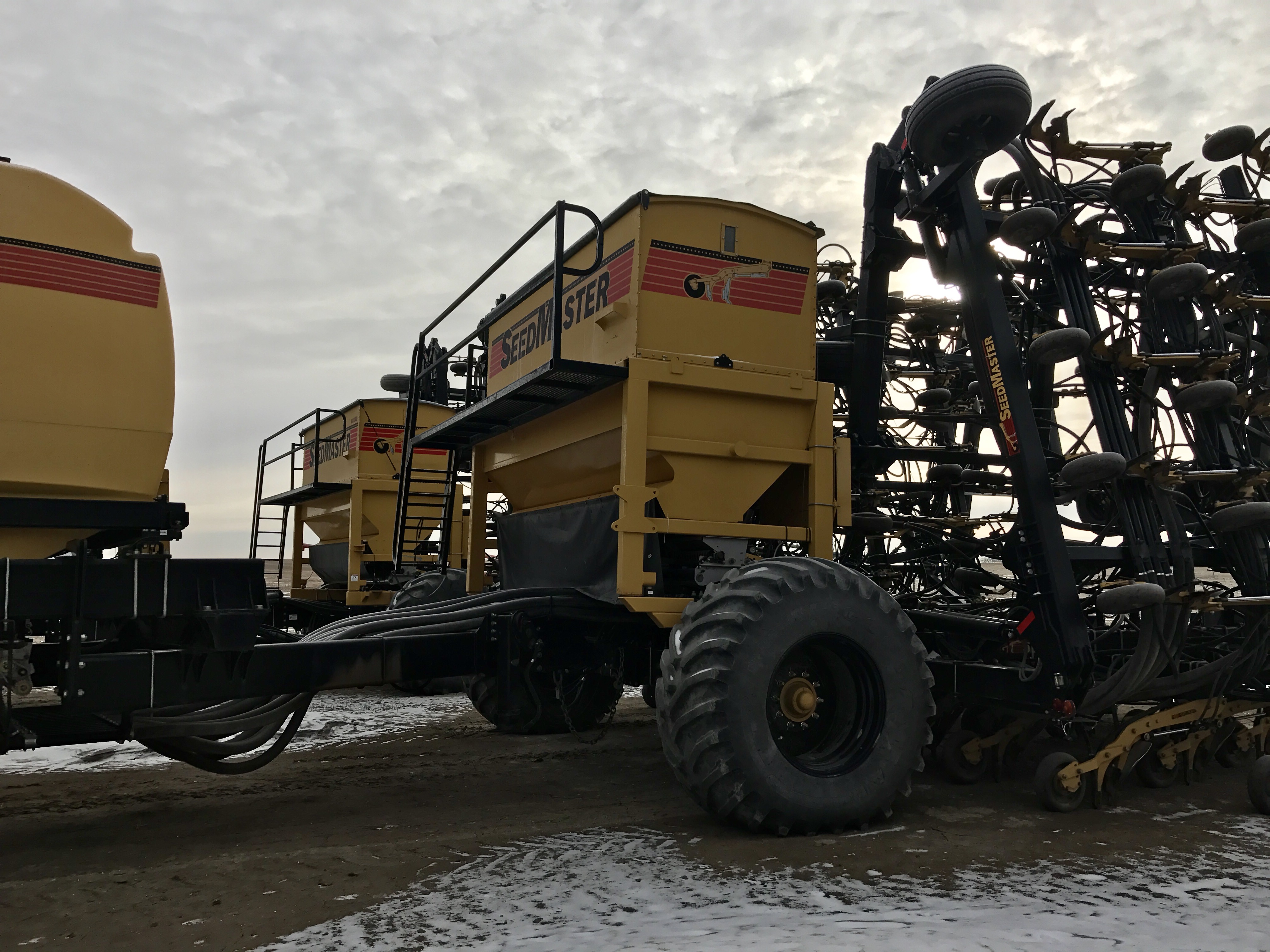 2012 Seed Master 80' double, 780 Cart, with SXX300 on board Air Drill