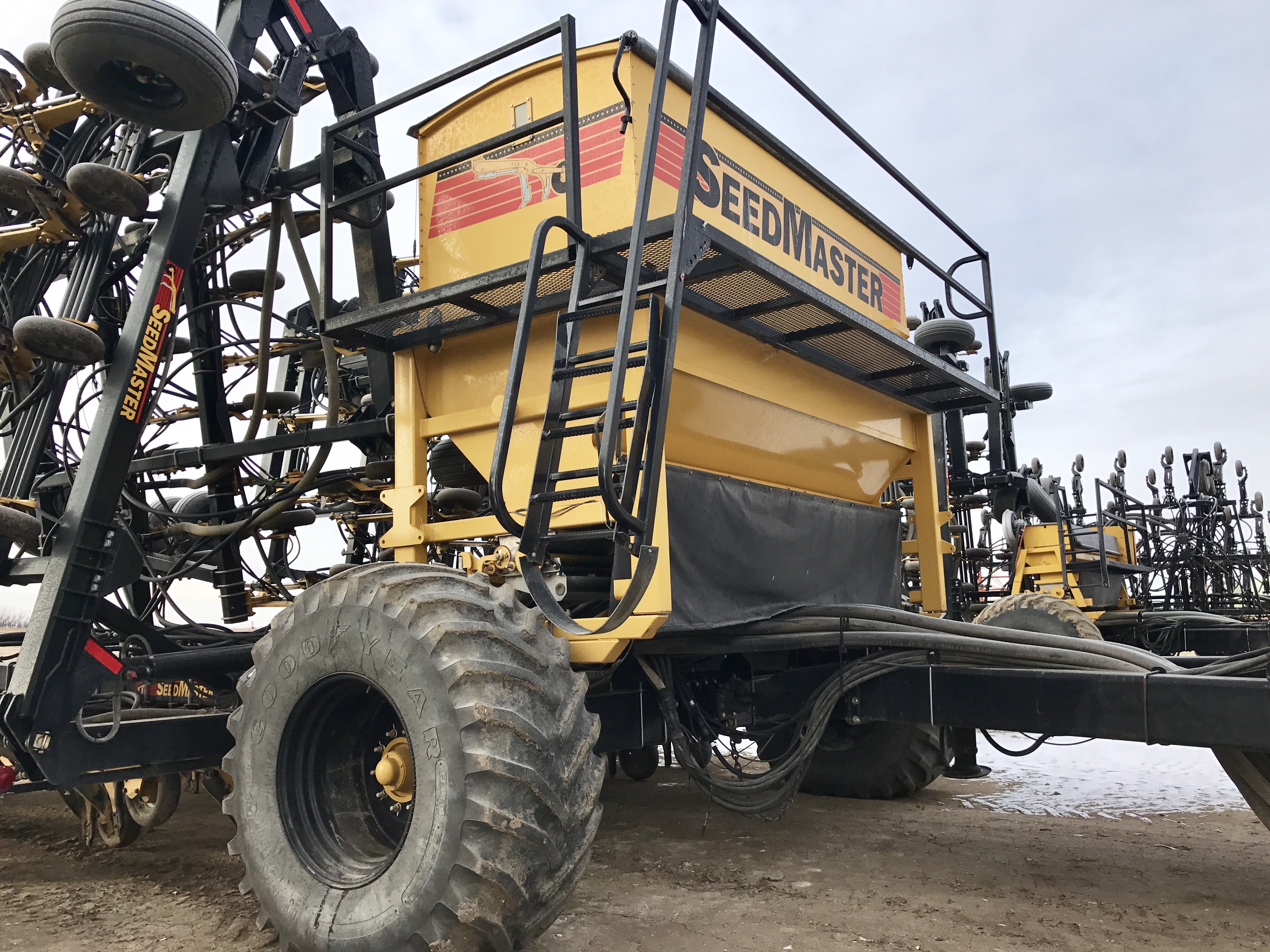 2012 Seed Master 80' double, 780 Cart, with SXX300 on board Air Drill