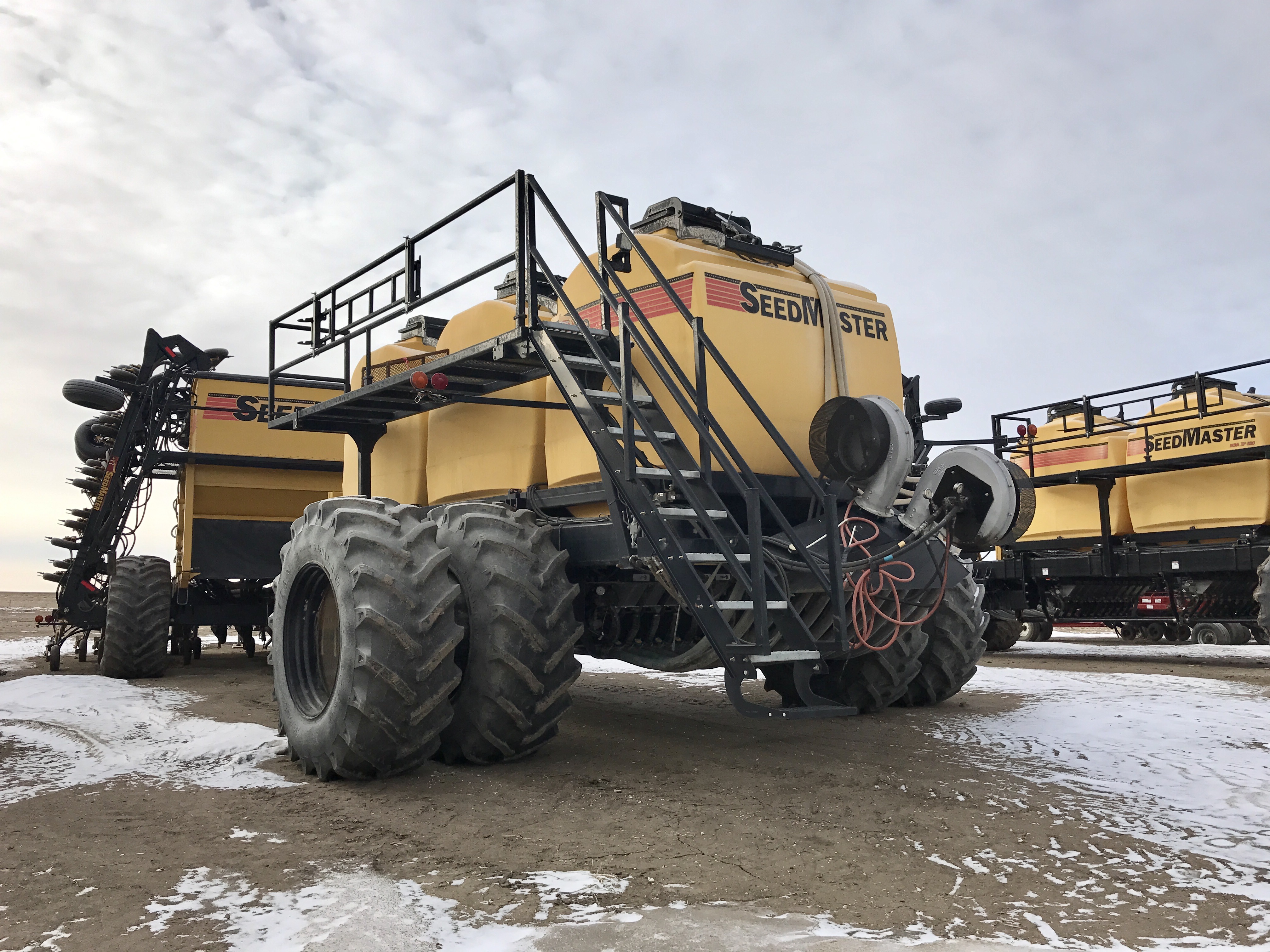 2012 Seed Master 80' double, 780 Cart, with SXX300 on board Air Drill