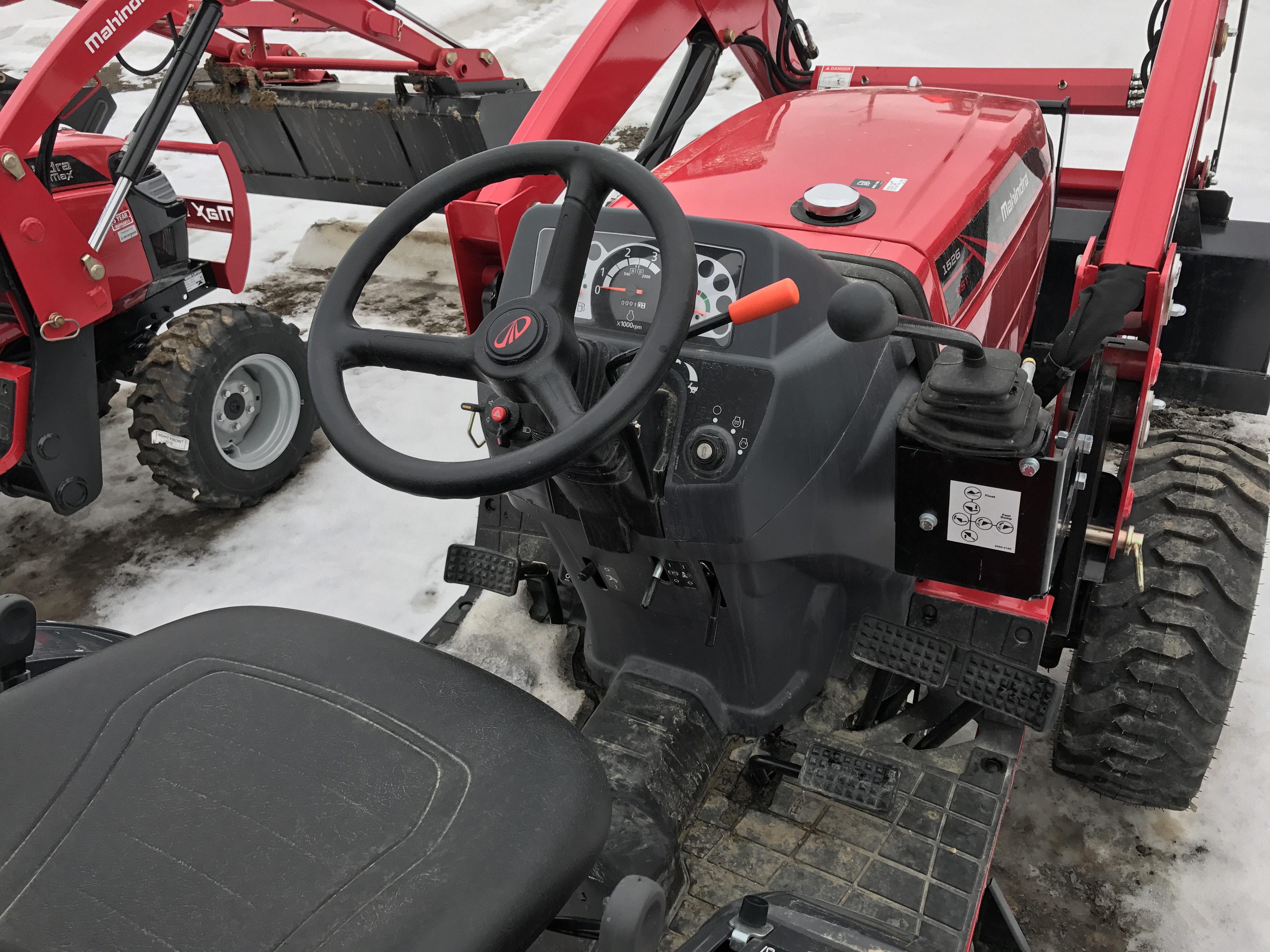 2016 Mahindra 1526 HST Tractor