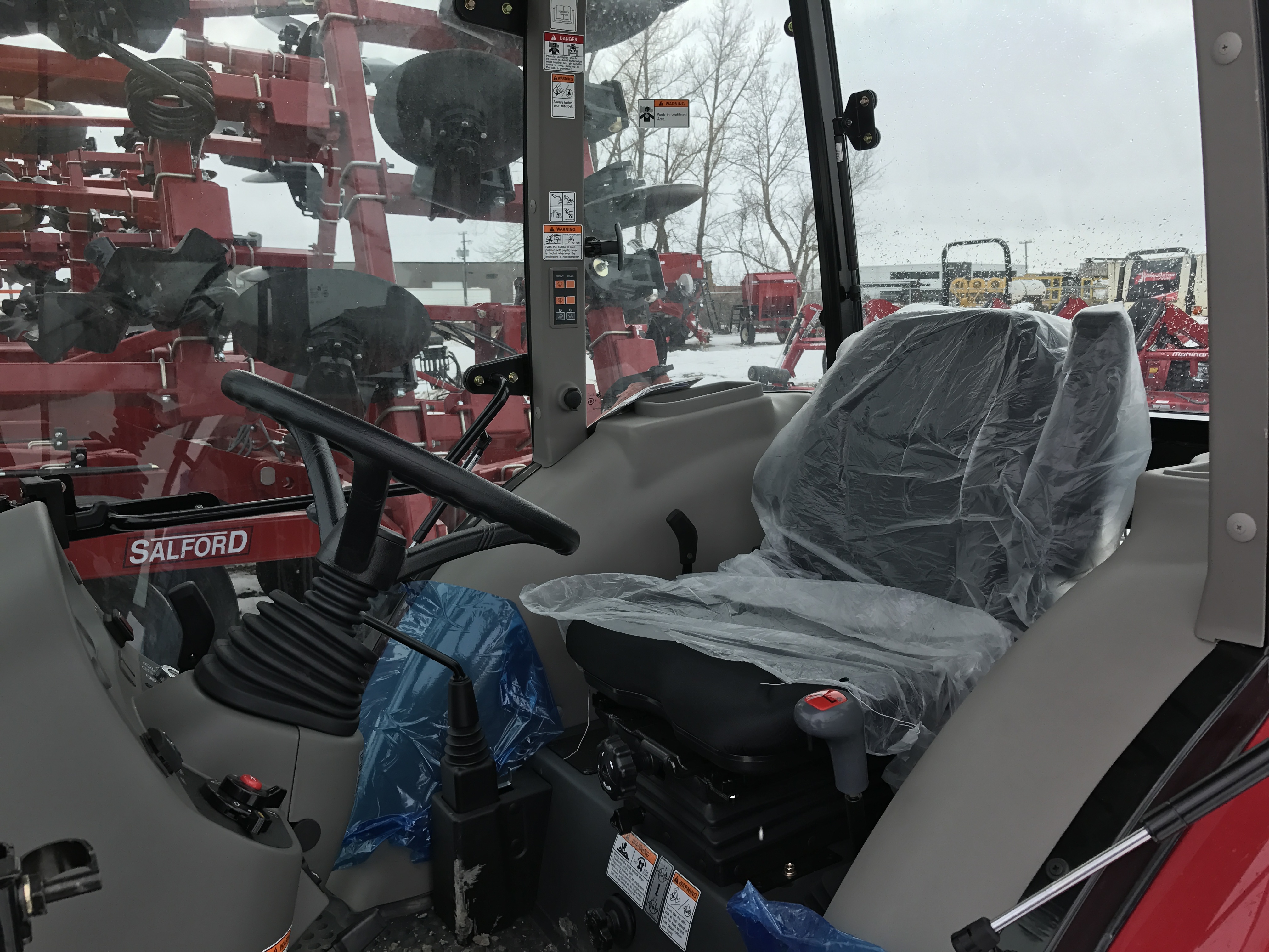2016 Mahindra 2555 HST with cab Tractor
