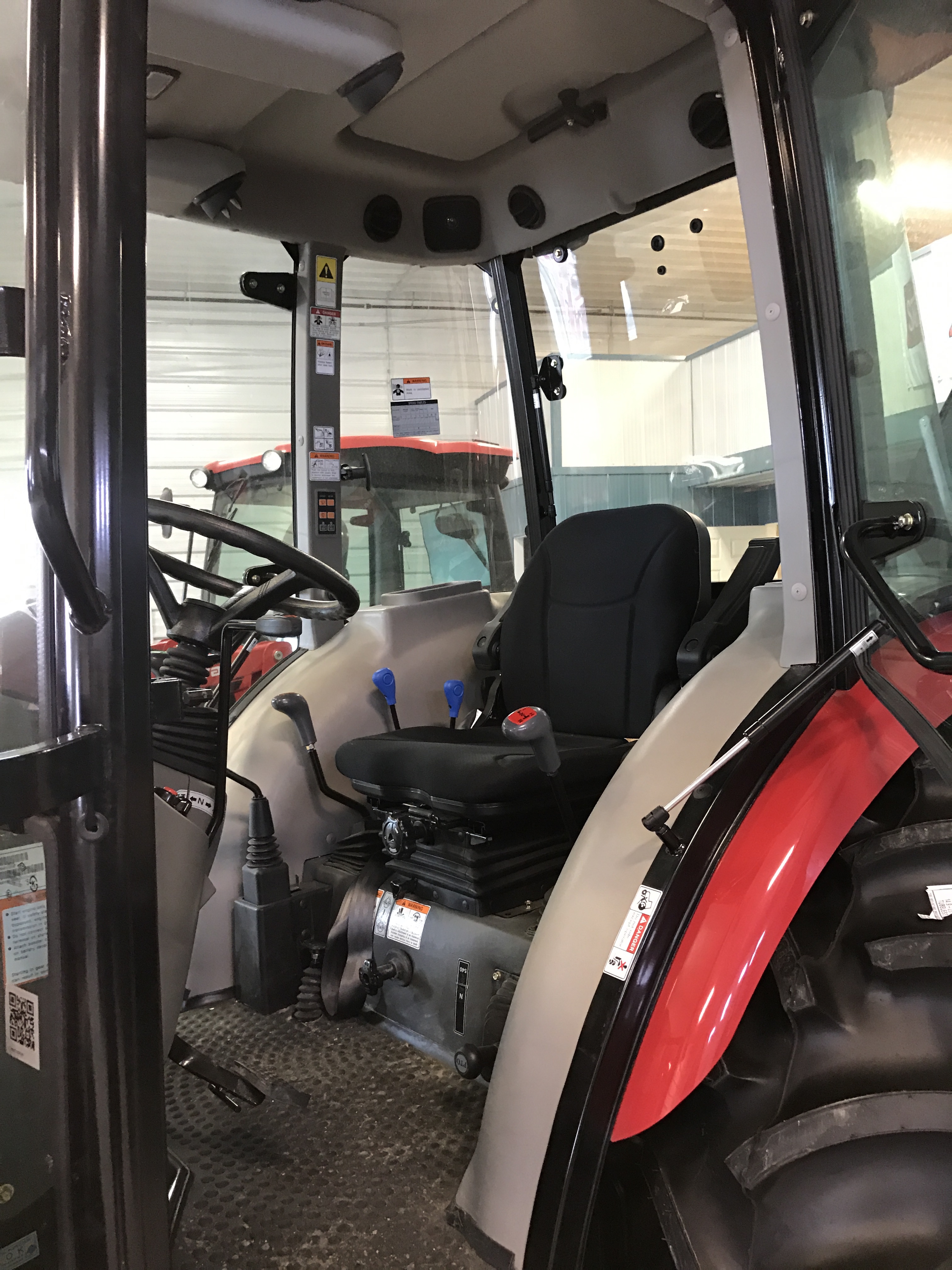 2016 Mahindra 2565 Shuttle with Cab Tractor