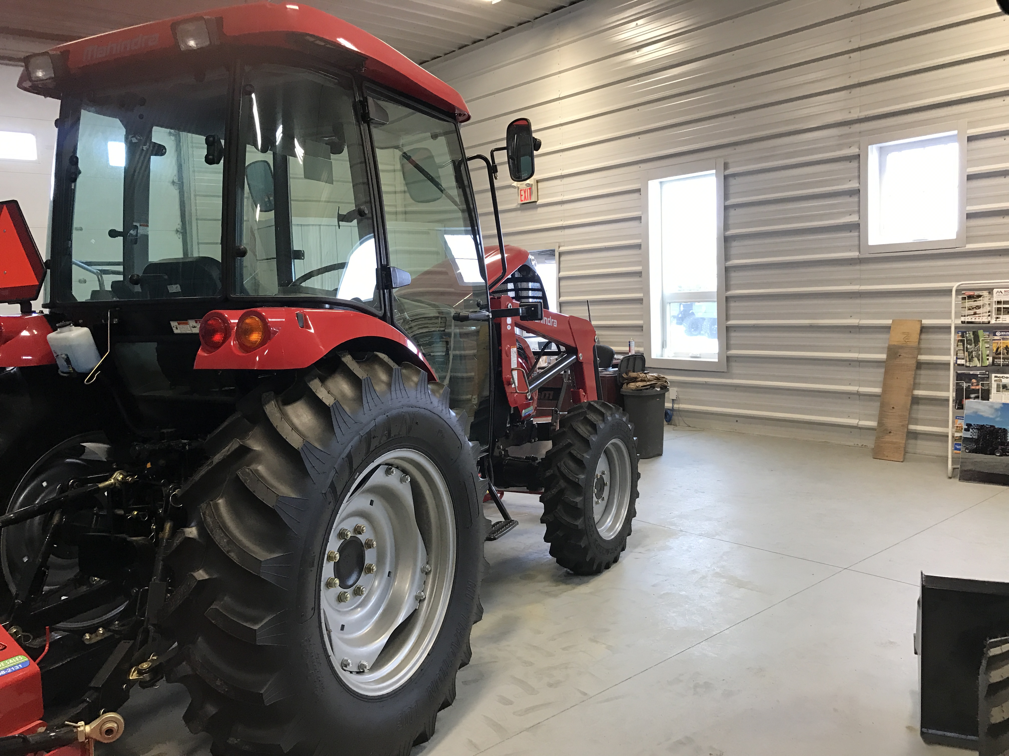 2016 Mahindra 2565 Shuttle with Cab Tractor