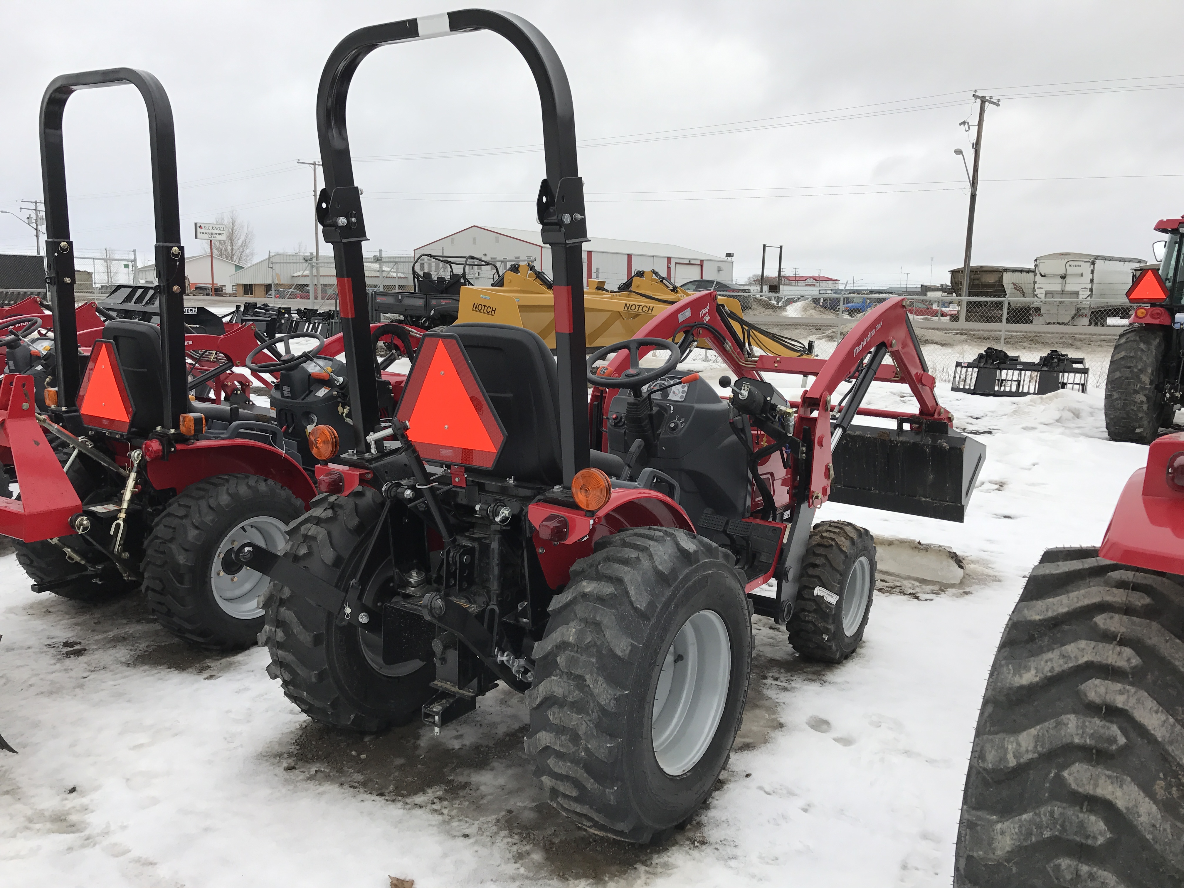 2016 Mahindra Max 26 Shuttle Tractor