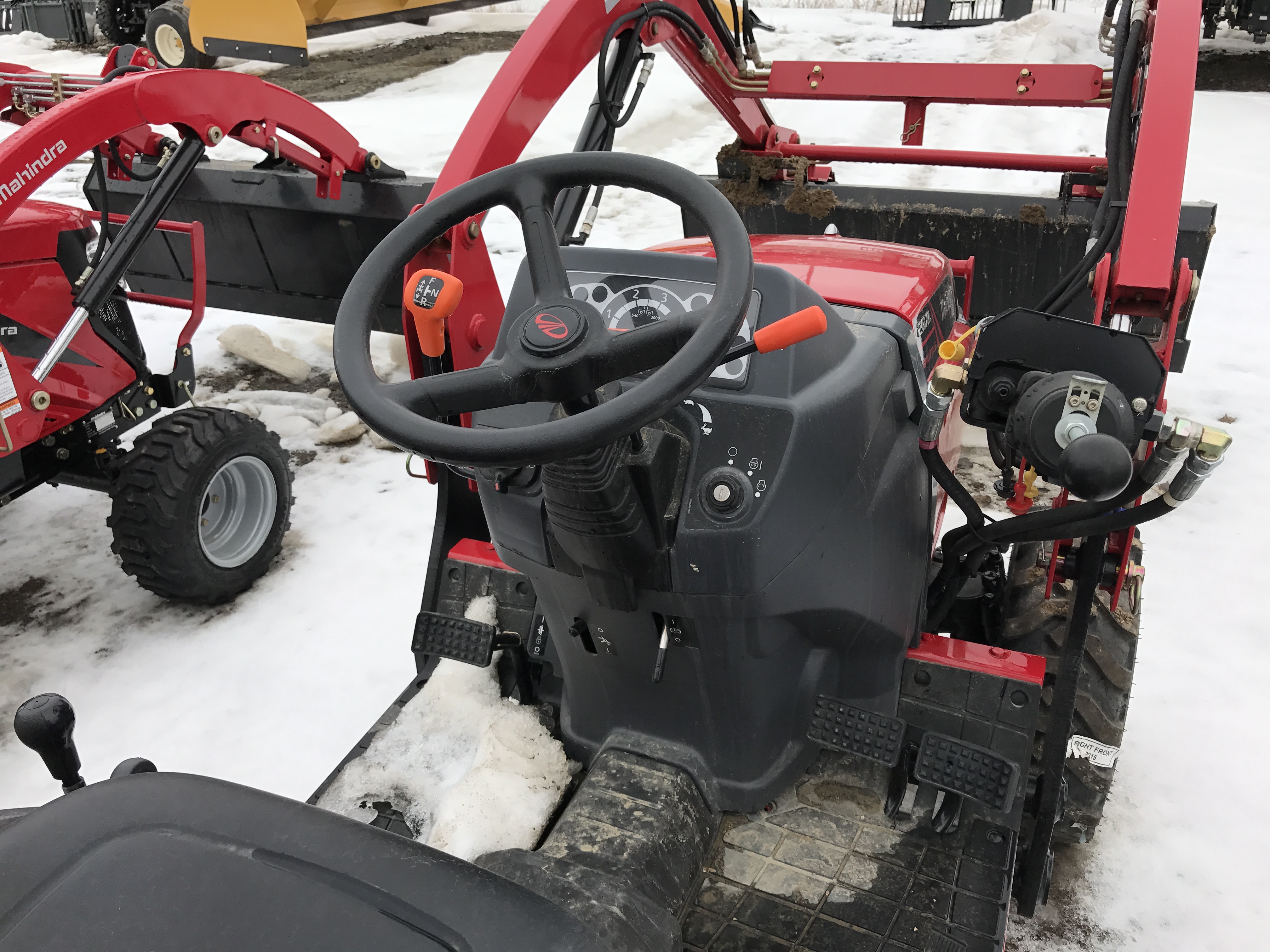 2016 Mahindra Max 26 Shuttle Tractor