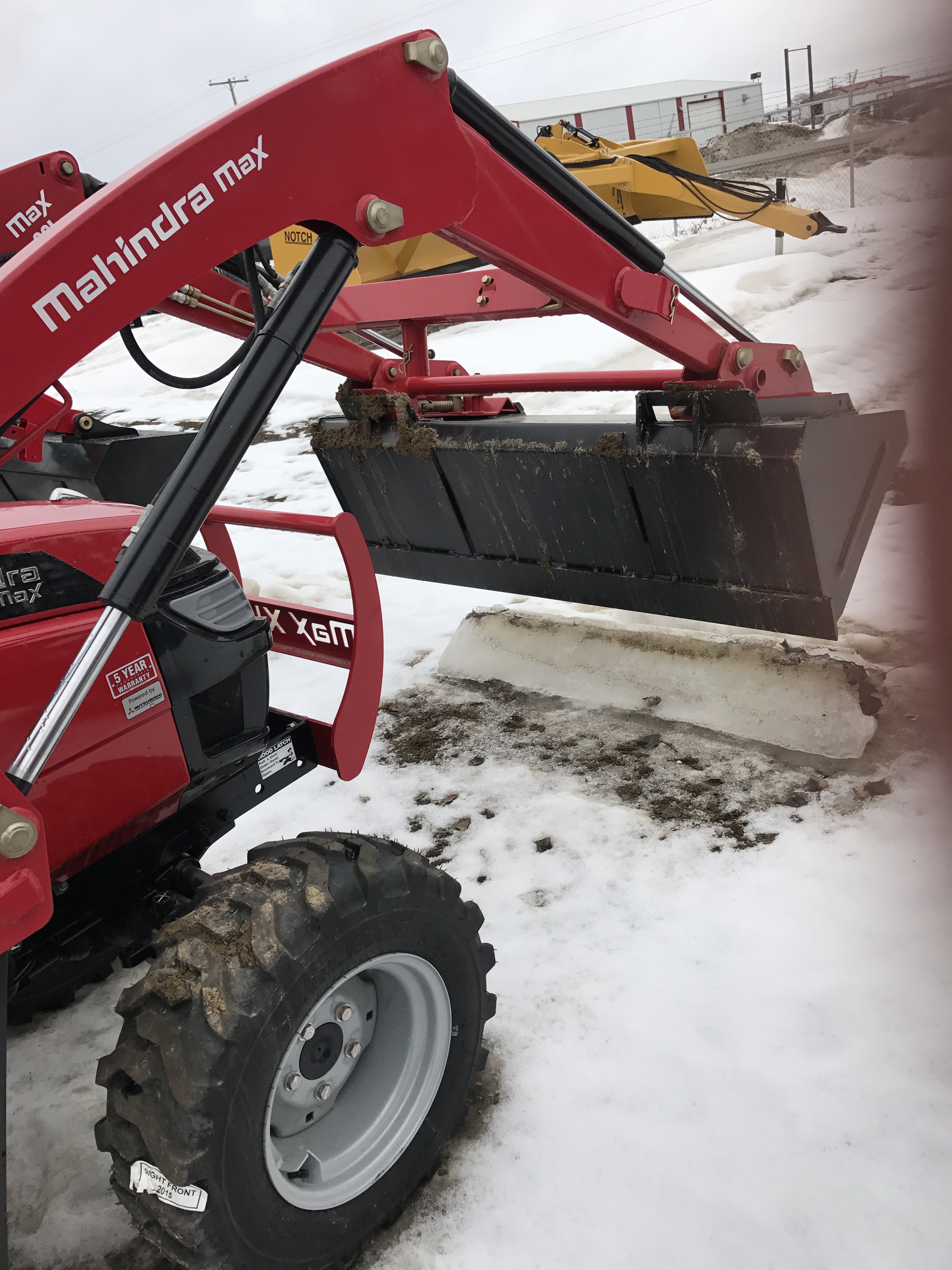 2016 Mahindra Max 26 Shuttle Tractor