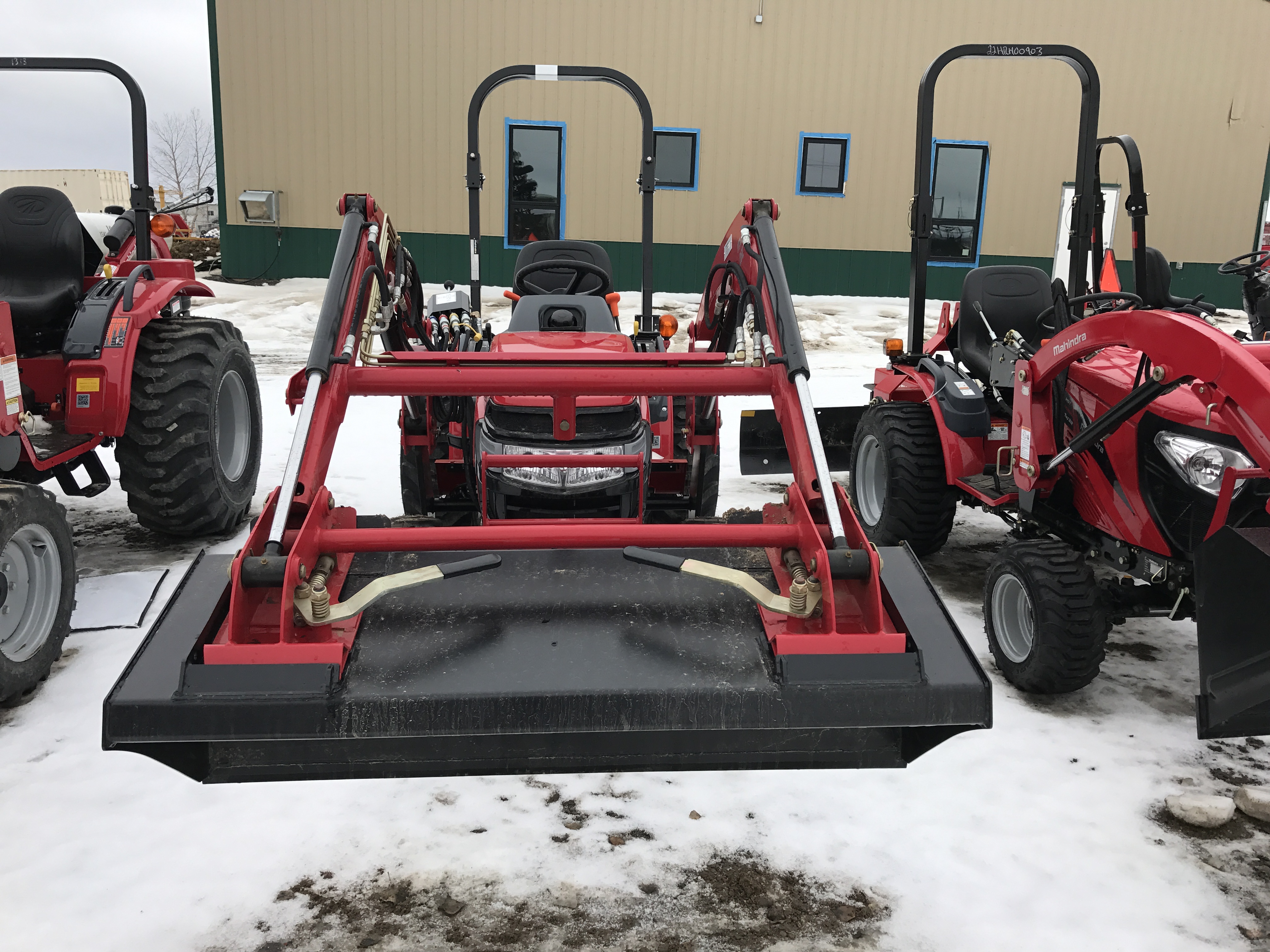 2016 Mahindra Max 26 Shuttle Tractor