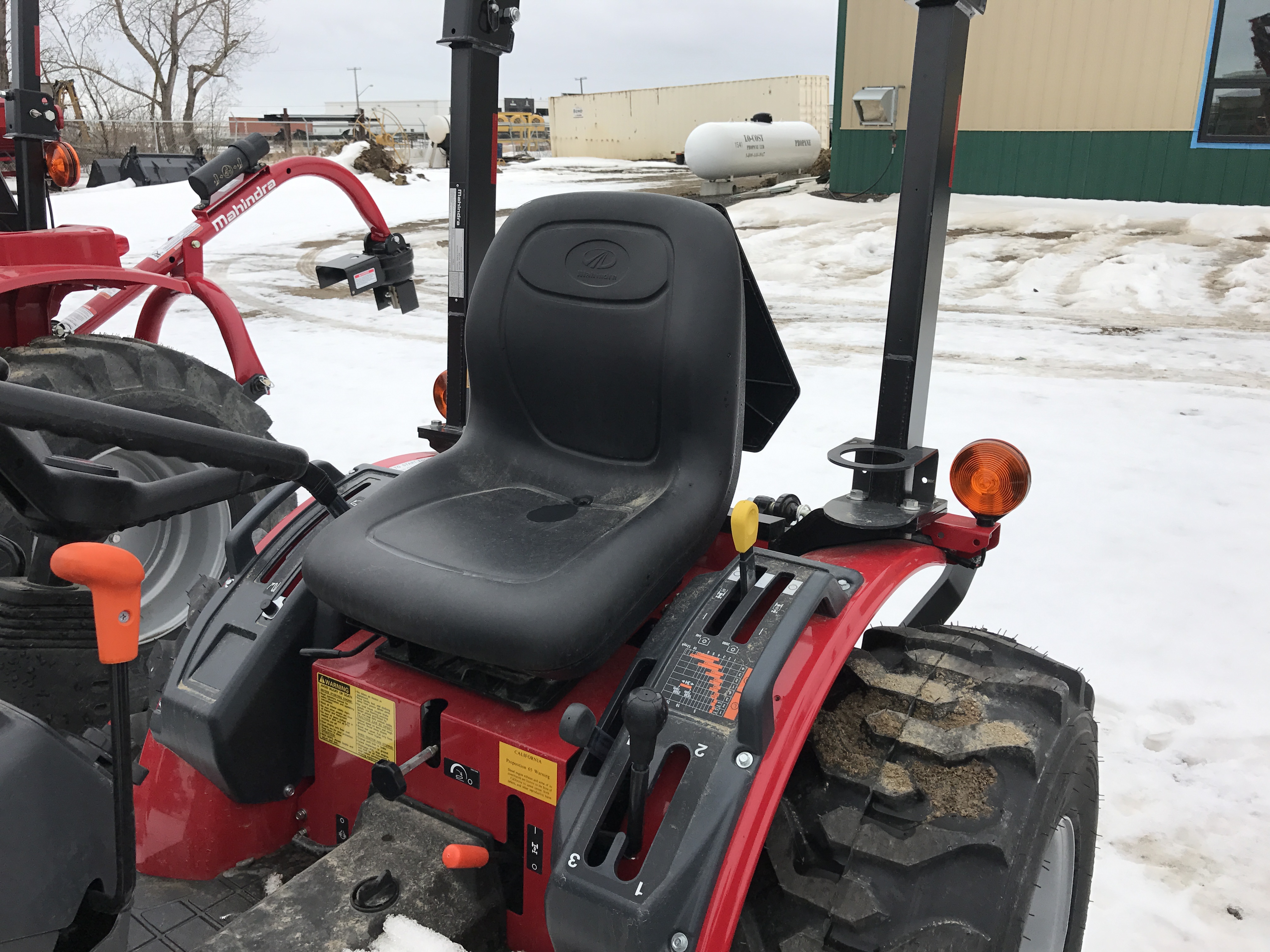 2016 Mahindra Max 26 Shuttle Tractor