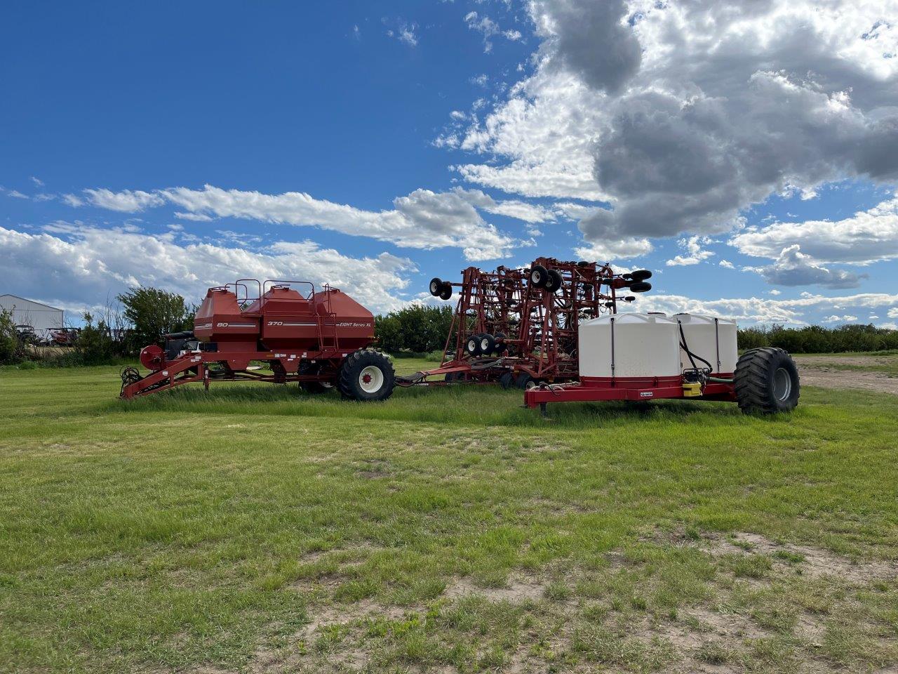 2012 Morris C2 8012 w/ 8370XL TBT w/ Palmier MFG 3200 Gal Cart Air Drill