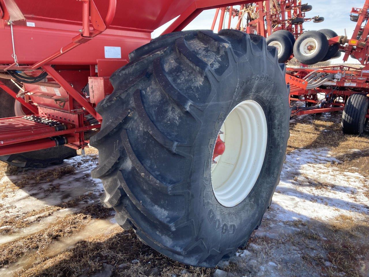 2012 Morris C2 8012 w/ 8370XL TBT w/ Palmier MFG 3200 Gal Cart Air Drill