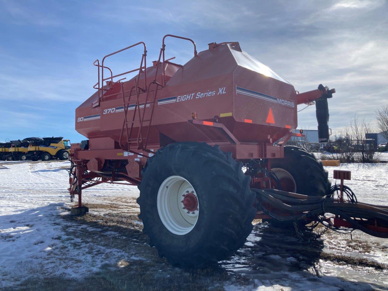 2012 Morris C2 8012 w/ 8370XL TBT w/ Palmier MFG 3200 Gal Cart Air Drill