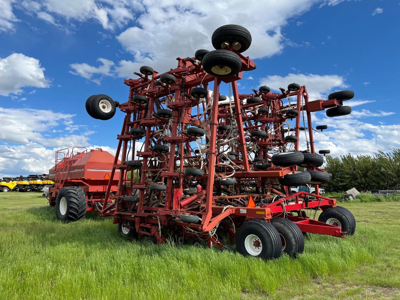 2012 Morris C2 8012 w/ 8370XL TBT w/ Palmier MFG 3200 Gal Cart Air Drill