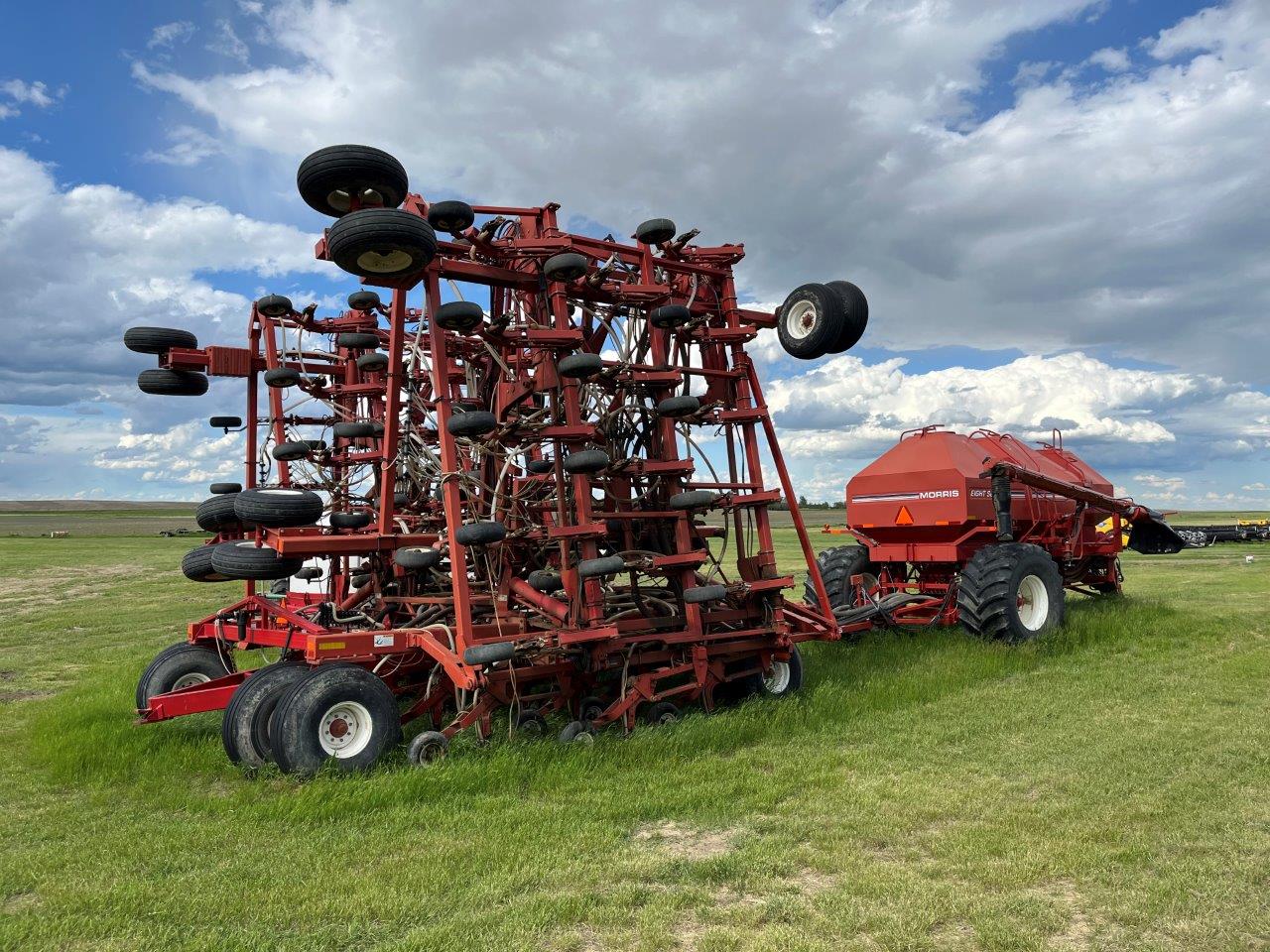 2012 Morris C2 8012 w/ 8370XL TBT w/ Palmier MFG 3200 Gal Cart Air Drill