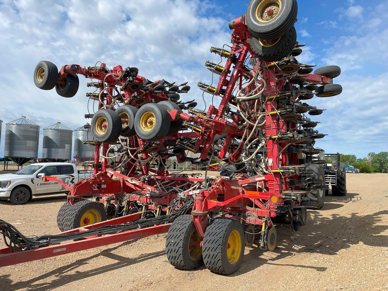 2012 Bourgault 3320QDA 66'10" Air Drill