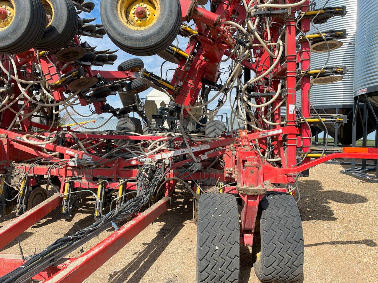 2012 Bourgault 3320QDA 66'10" Air Drill