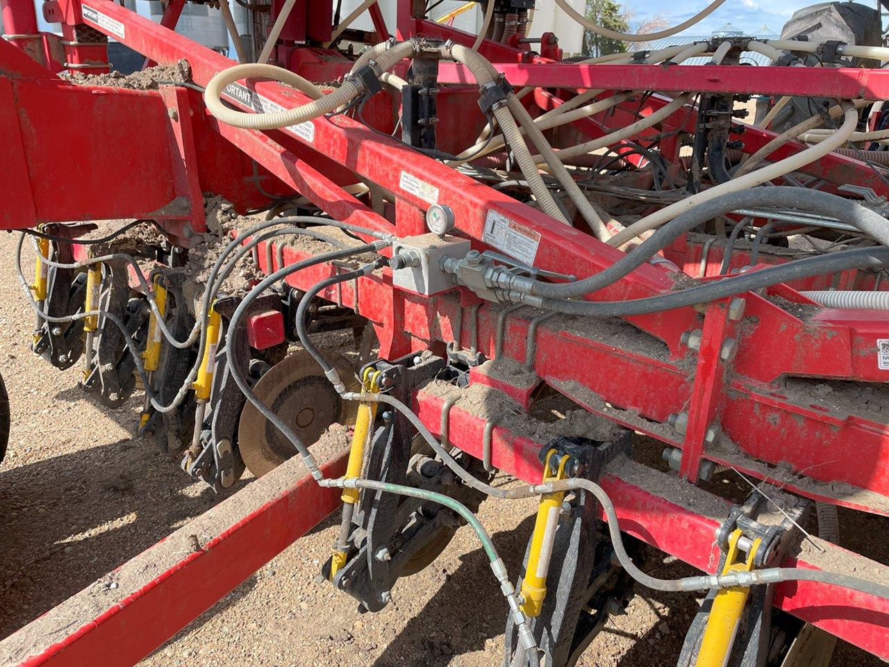 2012 Bourgault 3320QDA 66'10" Air Drill