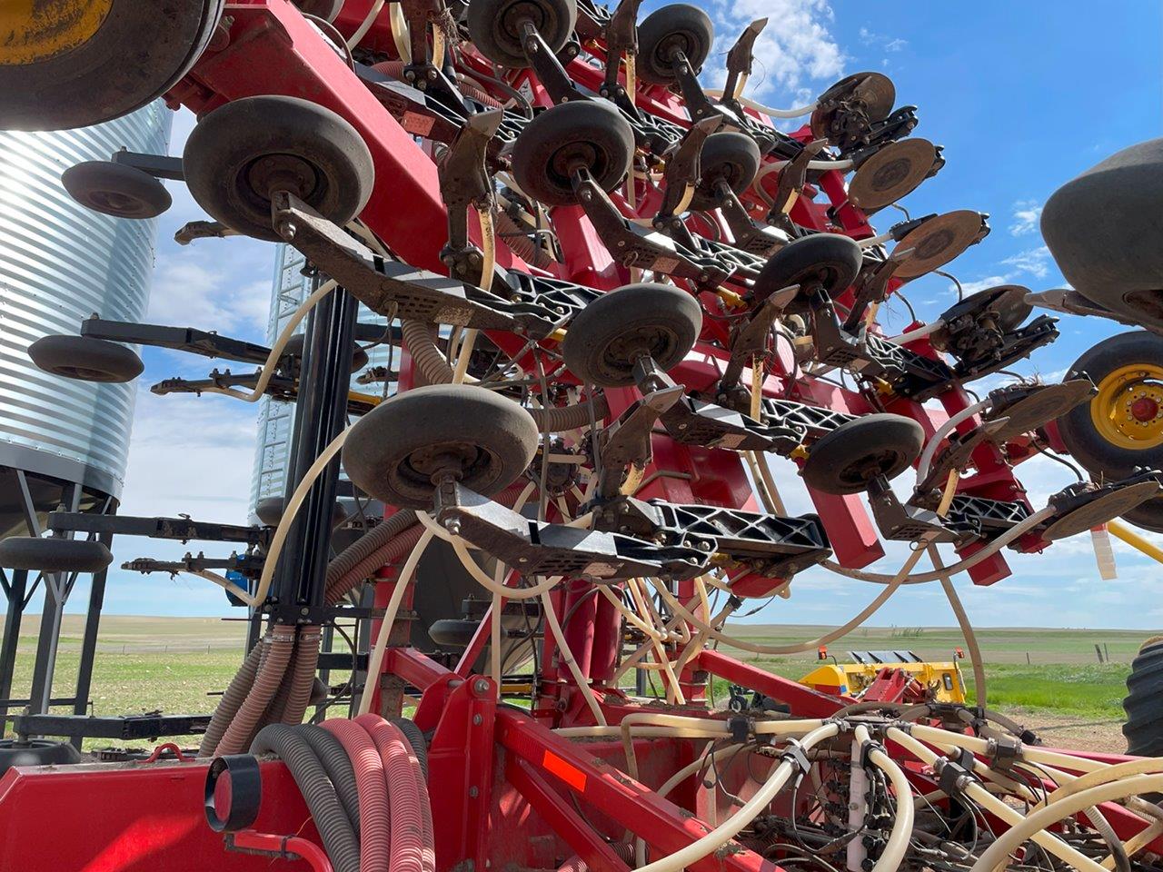 2012 Bourgault 3320QDA 66'10" Air Drill