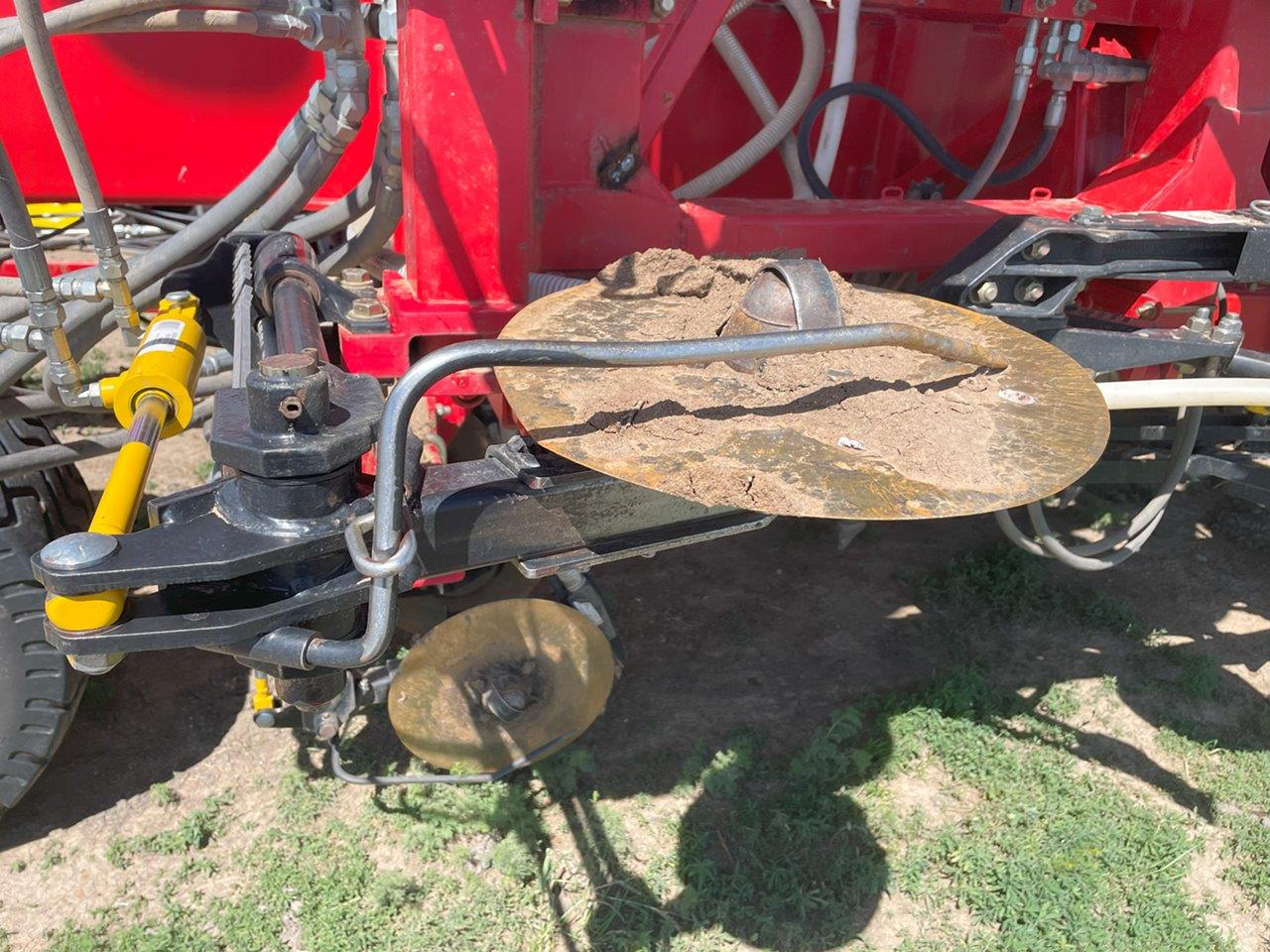 2011 Bourgault 3310PHD 74'10" w/ 6650ST Air Drill