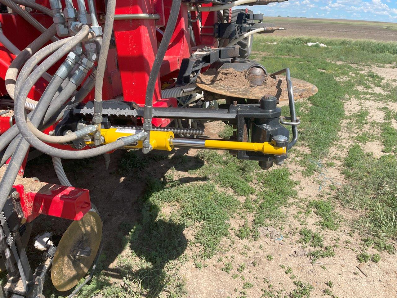 2011 Bourgault 3310PHD 74'10" w/ 6650ST Air Drill