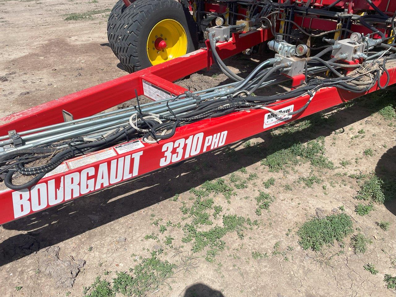 2011 Bourgault 3310PHD 74'10" w/ 6650ST Air Drill