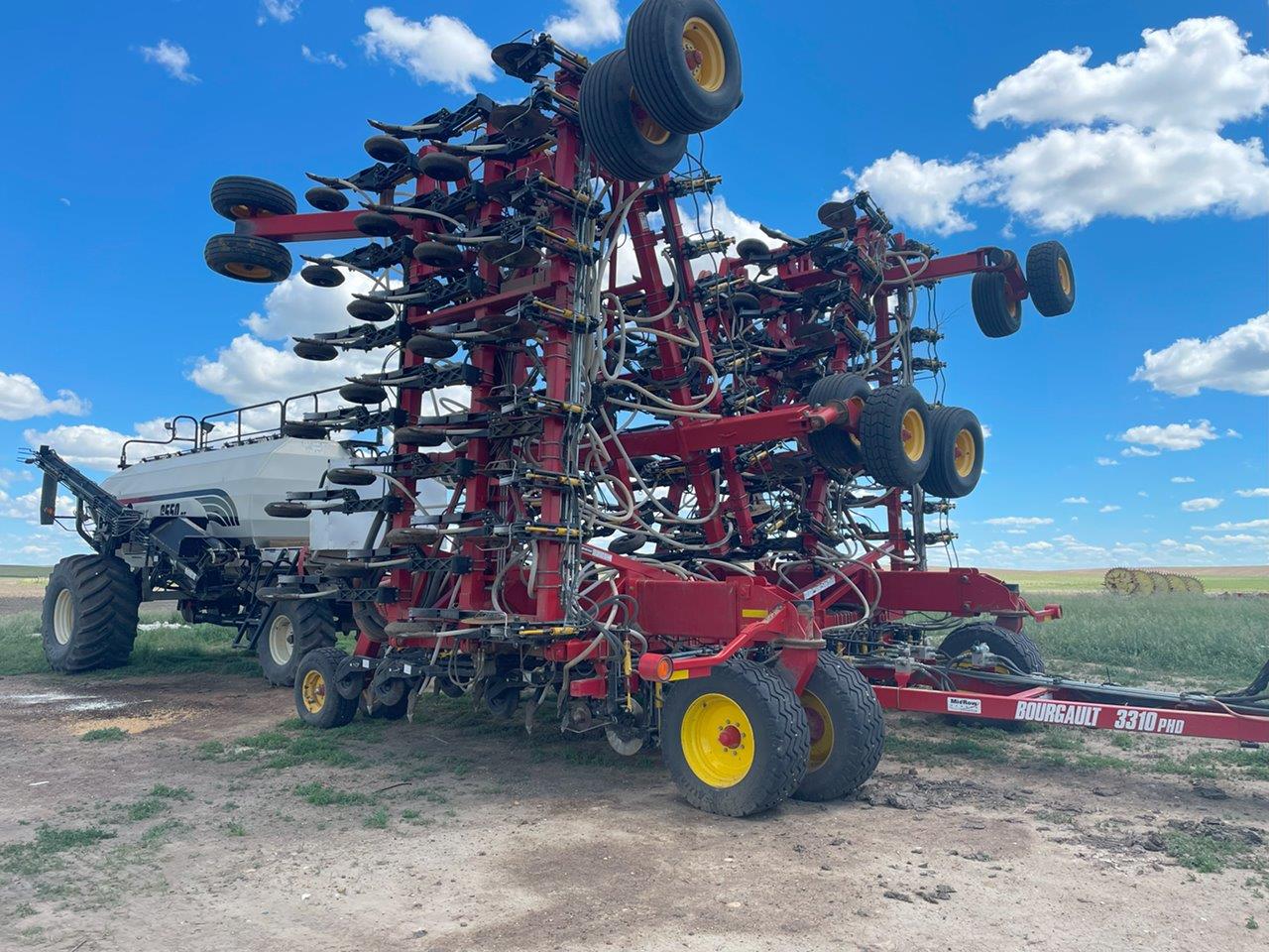 2011 Bourgault 3310PHD 74'10" w/ 6650ST Air Drill