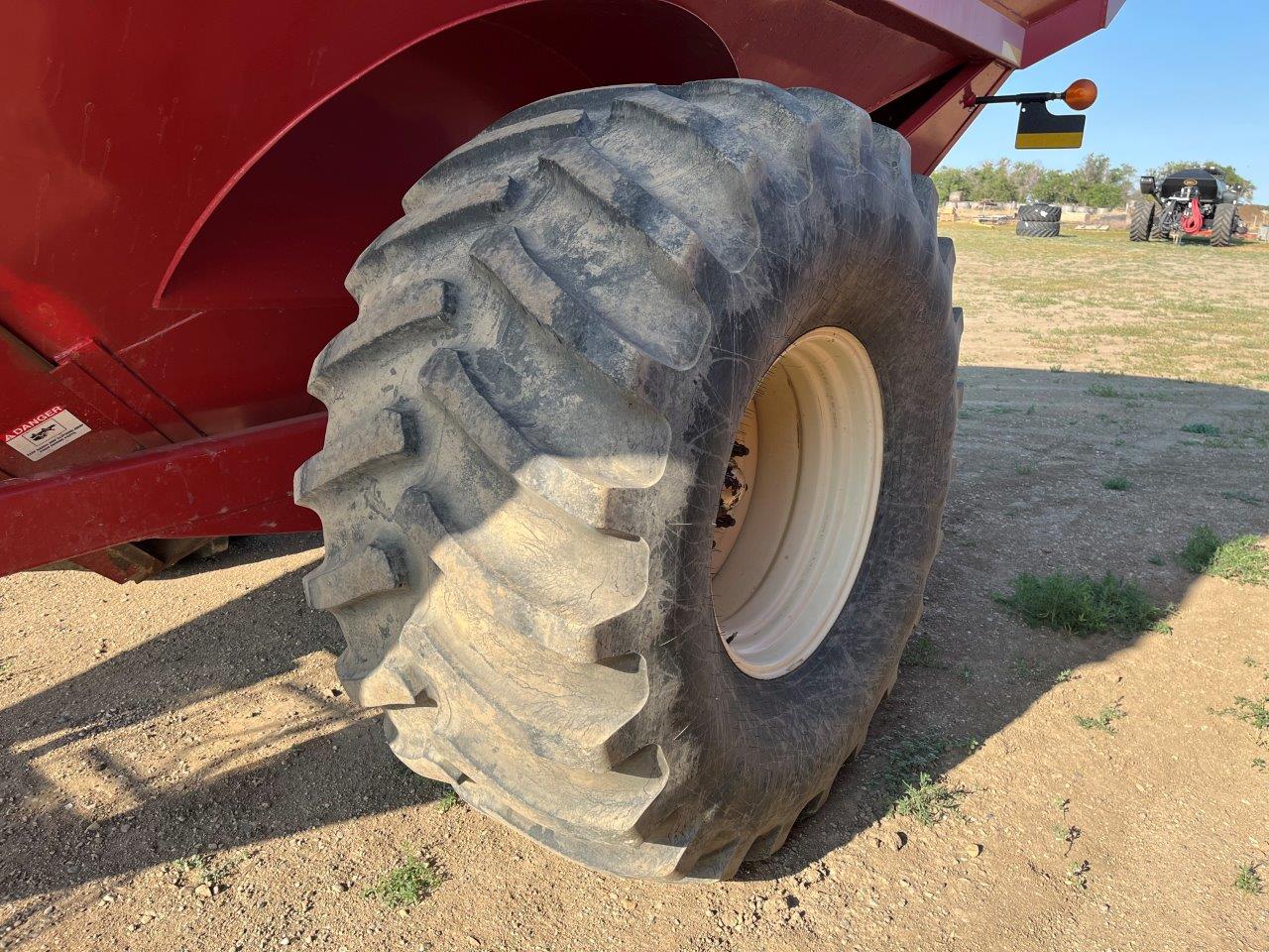 2010 J&M 1000-20 Grain Cart