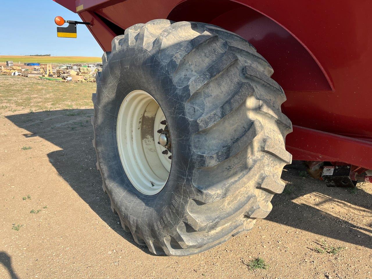 2010 J&M 1000-20 Grain Cart