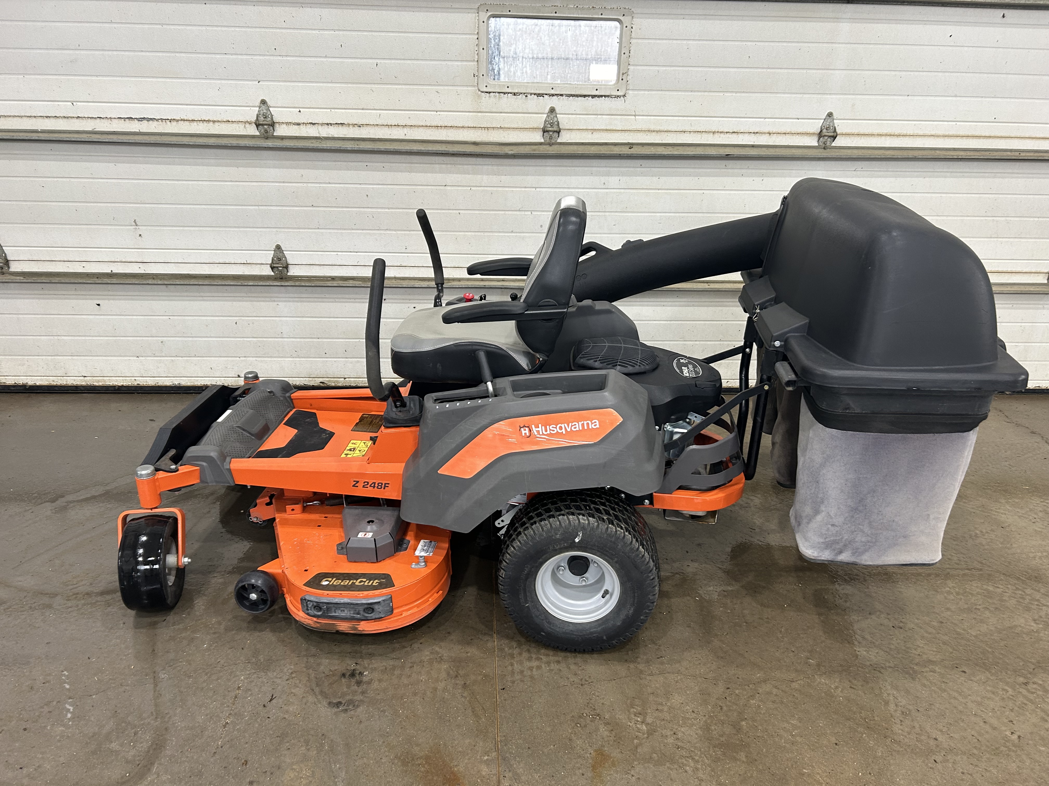 2020 Husqvarna Z248F w/ Bagger Mower/Zero Turn